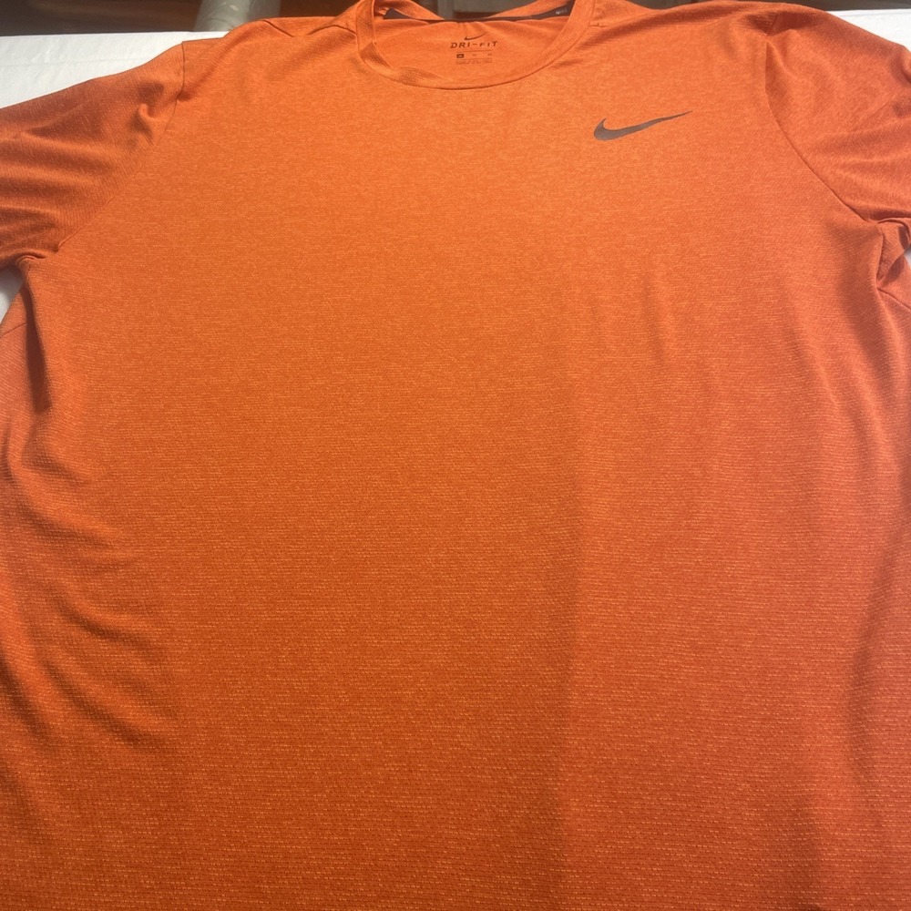 Nike T-Shirts Dry Fit Xl One Is Orange One Is Blue
